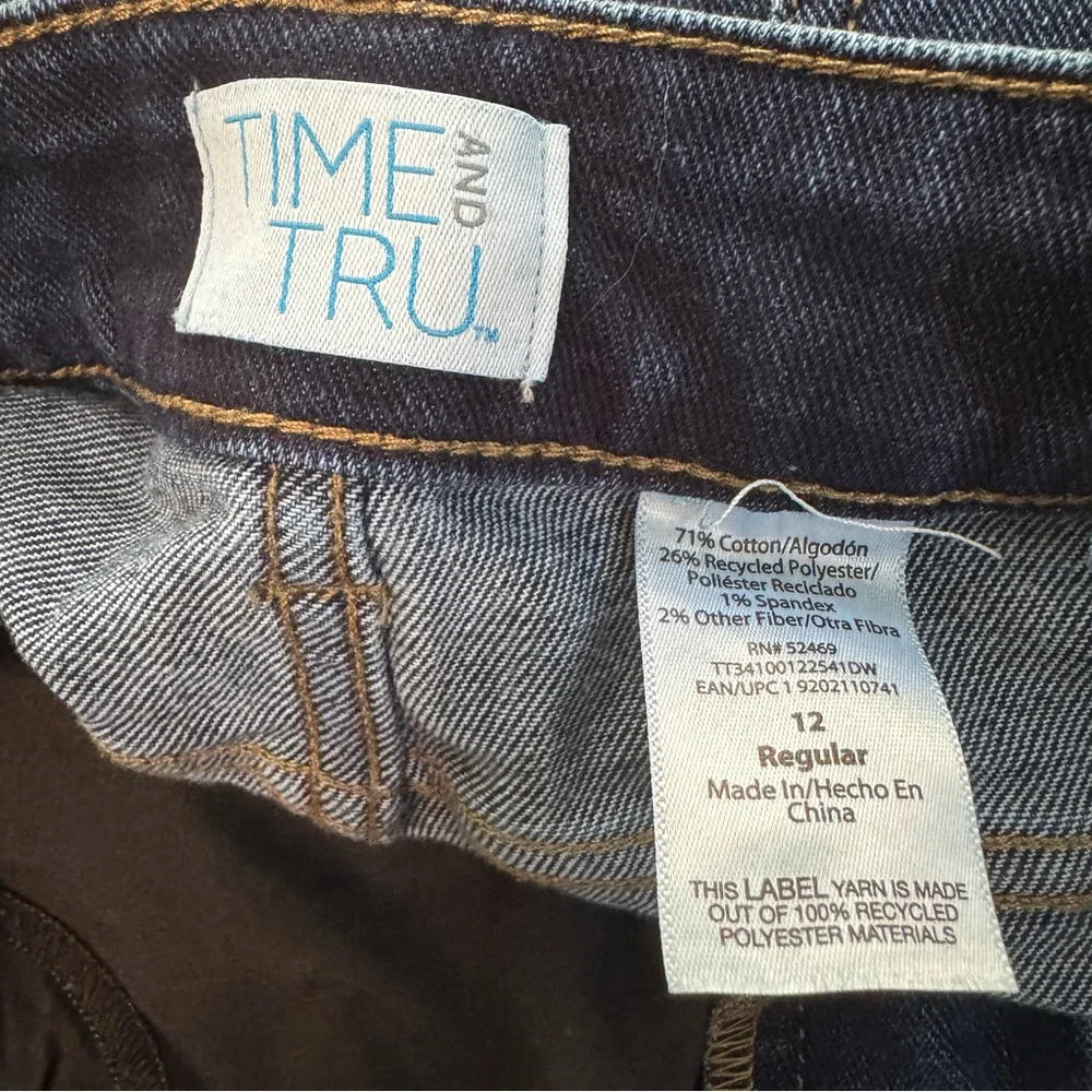 Time and Tru Split Hem Straight Leg Cropped Jeans. Women’s 12
